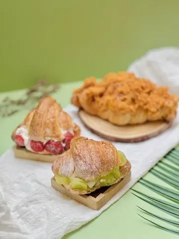 Hình ảnh Croissant kem whipping dưa lưới