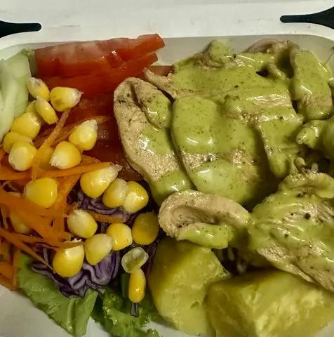 Hình ảnh Ức gà sốt pesto
