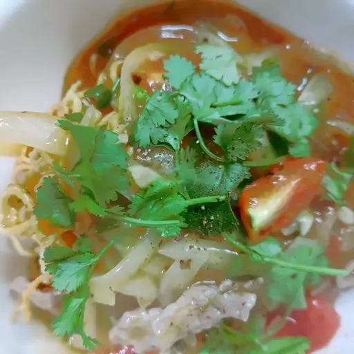 Hình ảnh Mì giòn thịt heo chua cay