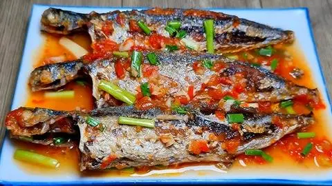Hình ảnh Cơm Cá Nục Chiên Sốt Cà Chua