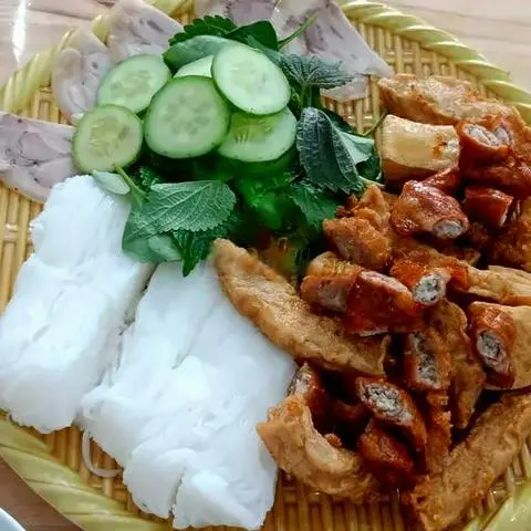 Hình ảnh Bún đậu - thịt - chả - dồi - nem chua rán