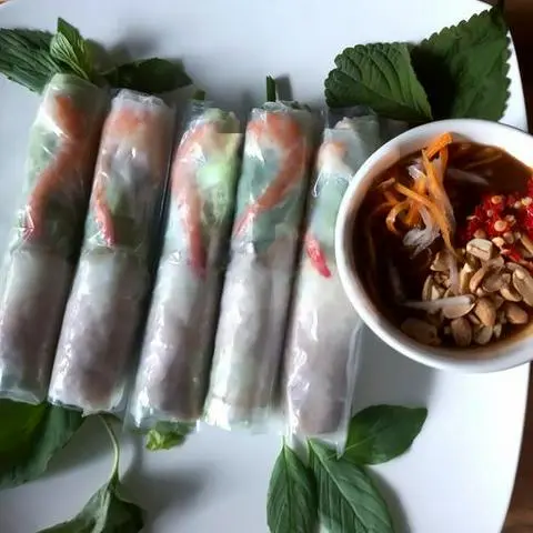Hình ảnh Gỏi cuốn tôm thịt - 5 cuốn tương đậu nước cốt dừa