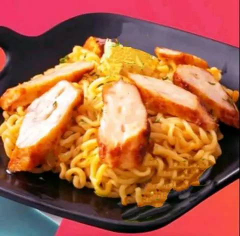 Hình ảnh Mì Trộn Sốt, Tỏi Bơ Đặc Biệt, Nem Nướng (1 Cây) Chà Bông + (Kèm Tương Ớt, Cà, Rau Bắp/Cải Thảo, Nấm)