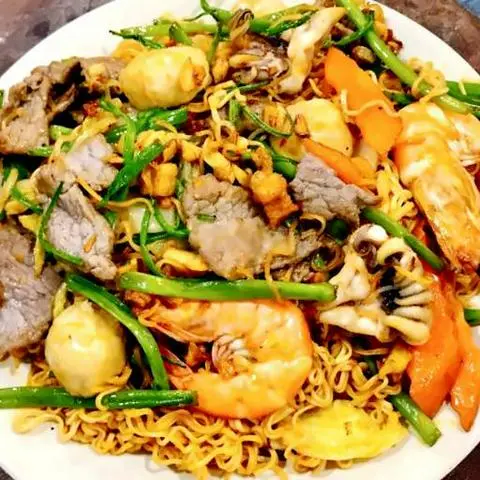 Hình ảnh Mì xào thập cẩm phần lớn