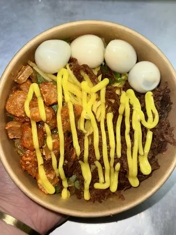 Hình ảnh Bánh tráng trộn bơ khô mực (đặc biệt)