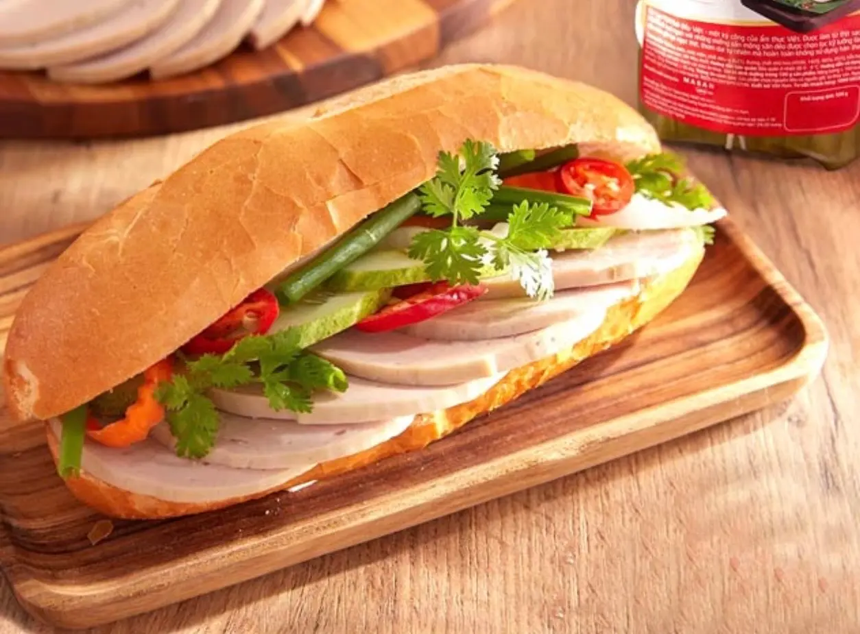 Hình ảnh Bánh mì chả lụa