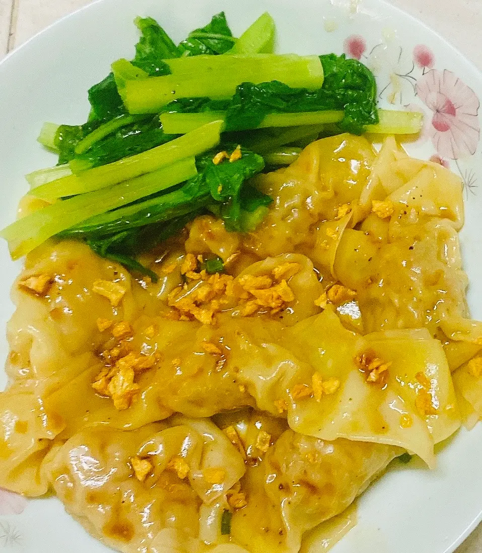 Hình ảnh Hoành thánh sốt bơ tỏi