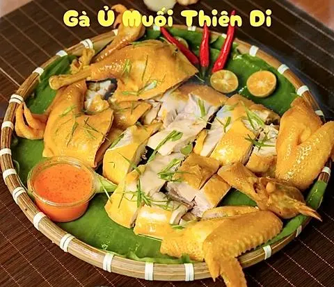 Hình ảnh GIẢM thêm 70K - MUA 2 tặng 1 GÀ Ủ MUỐI NGUYÊN CON 