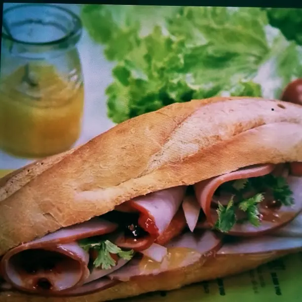 Hình ảnh BÁNH MÌ THỊT XÔNG KHÓI