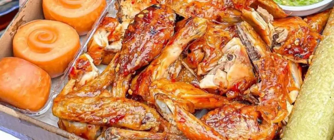 Hình ảnh Gà nướng muối ớt nguyên con + bánh bao chiên