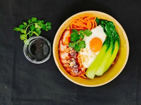 Hình ảnh MÌ TRỘN XÁ XÍU TRỨNG ỐP LA