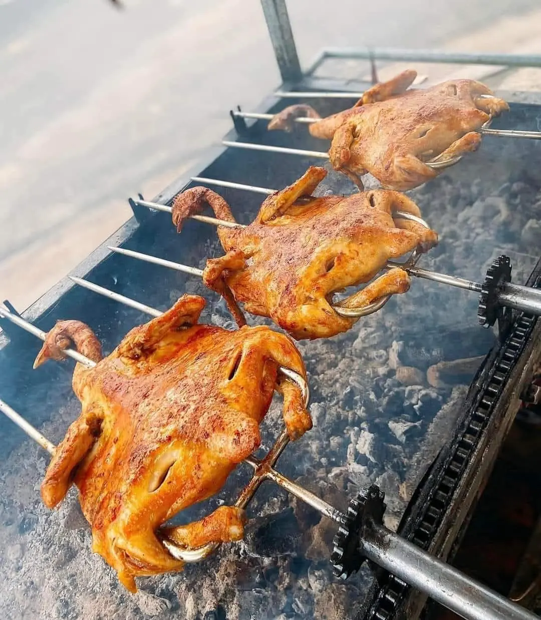 Hình ảnh 1 gà nướng+ 10 bánh bao 