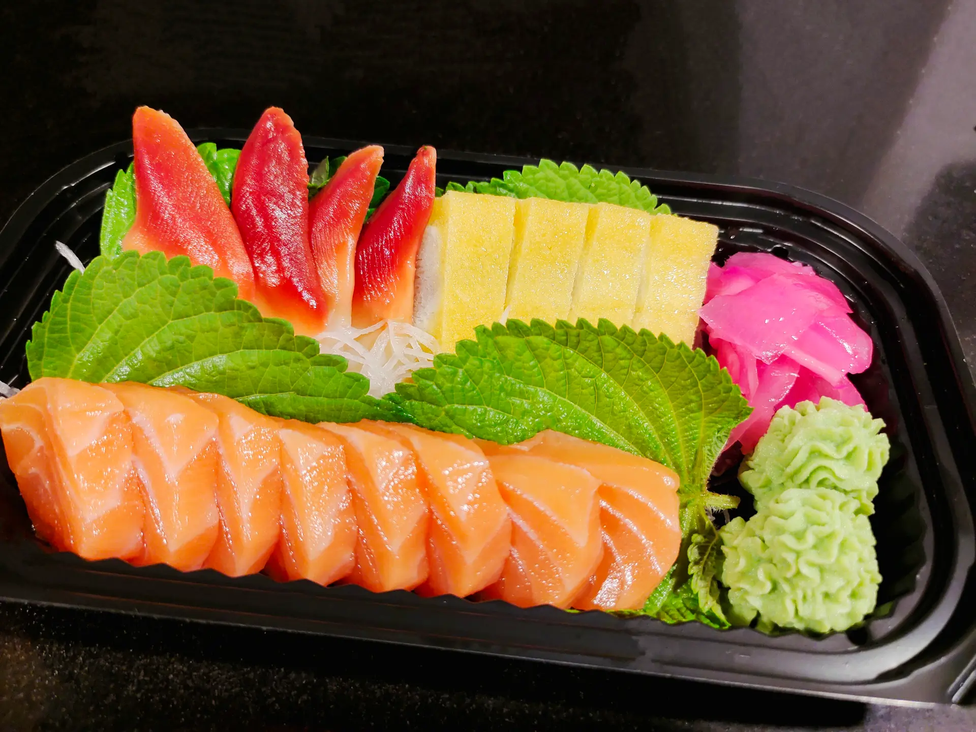 Hình ảnh SASHiMi 3LOẠI, 8M CÁ HỒi, 4M CÁ TRÍCH, 4M SÒ ĐỎ