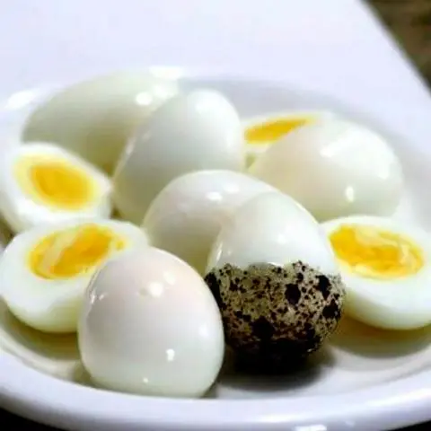 Hình ảnh Trứng cút - 3 trứng