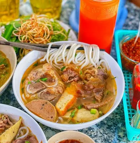 Hình ảnh Bún Bò Tái Gân