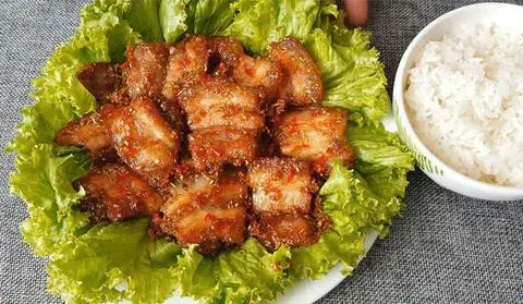 Hình ảnh Cơm Thịt Ba Rọi Chiên Sả
