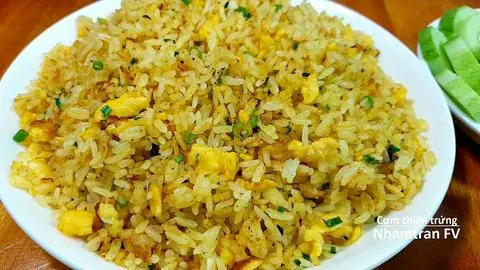 Hình ảnh Cơm Chiên Tỏi Trứng