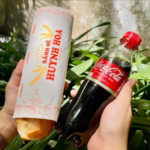 Hình ảnh Combo Bánh Mì Huynh Hoa đặc biệt + coca chai