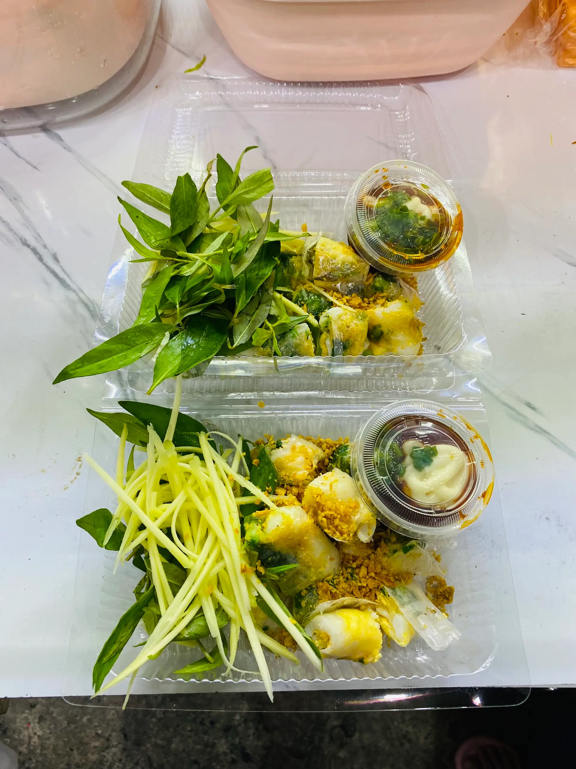 Hình ảnh Bánh tráng cuốn trứng bóp nhuyễn