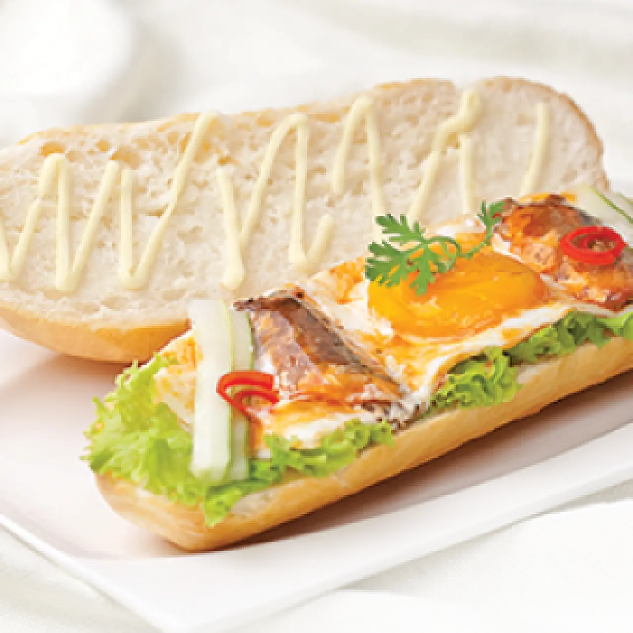 Hình ảnh Bánh Mì Cá Mòi + Trứng Ốp La