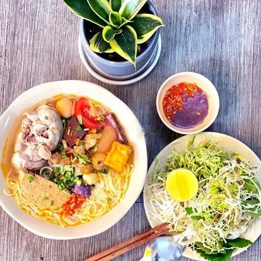 Hình ảnh Bún riêu giò
