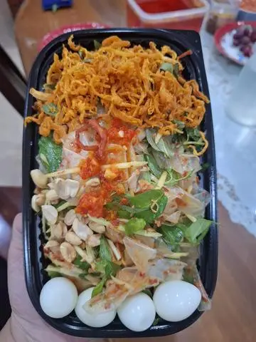 Hình ảnh banh trang trôn kho gà