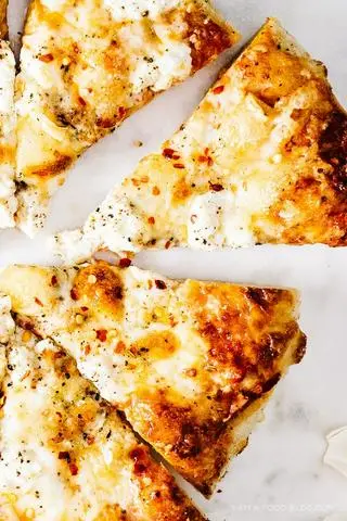Hình ảnh Four cheese pizza