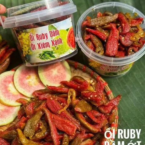 Hình ảnh Ổi RuBy Dầm Ớt Xiêm Xanh 300g