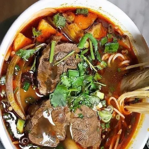 Hình ảnh bún bò tái nạm 