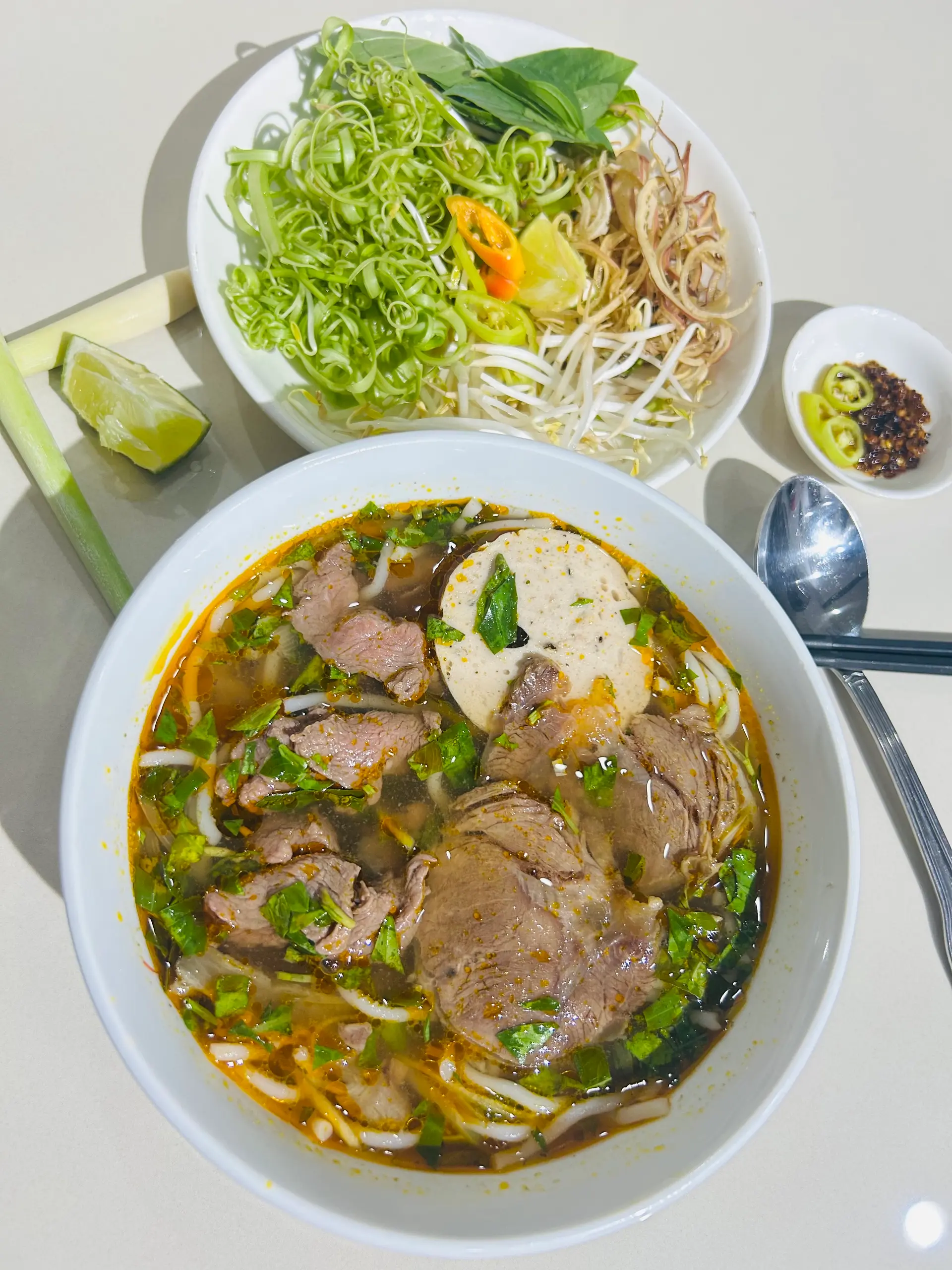 Hình ảnh Bún Bò Tái - Bắp - Chả