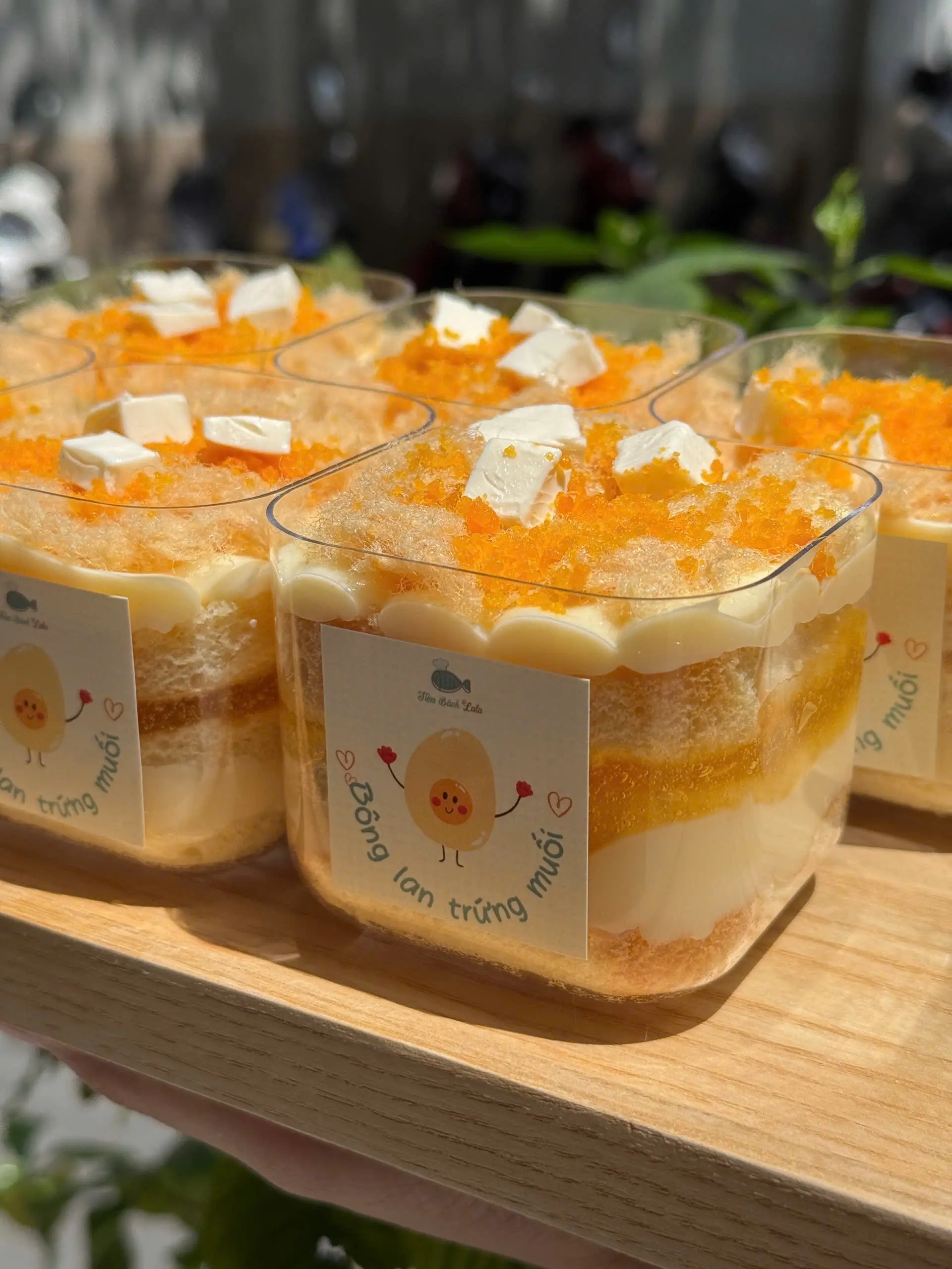 Hình ảnh Bông Lan Trứng Muối Mix 2 Sốt (cup nhỏ)