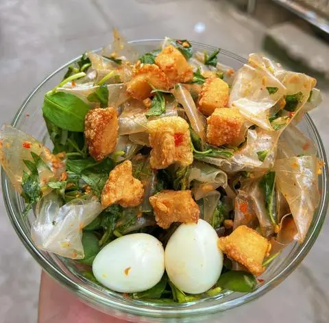 Hình ảnh Bánh Tráng Phơi Sương Rau Răm  Tóp Mỡ