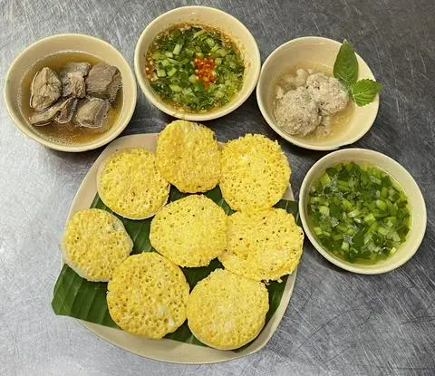 Hình ảnh Bánh căn Trứng Gà
