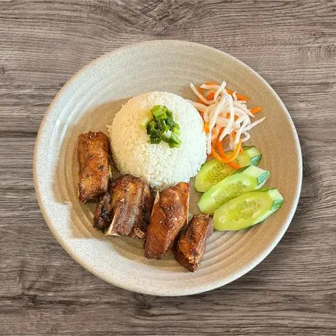 Hình ảnh Cơm tấm sườn non muối sả