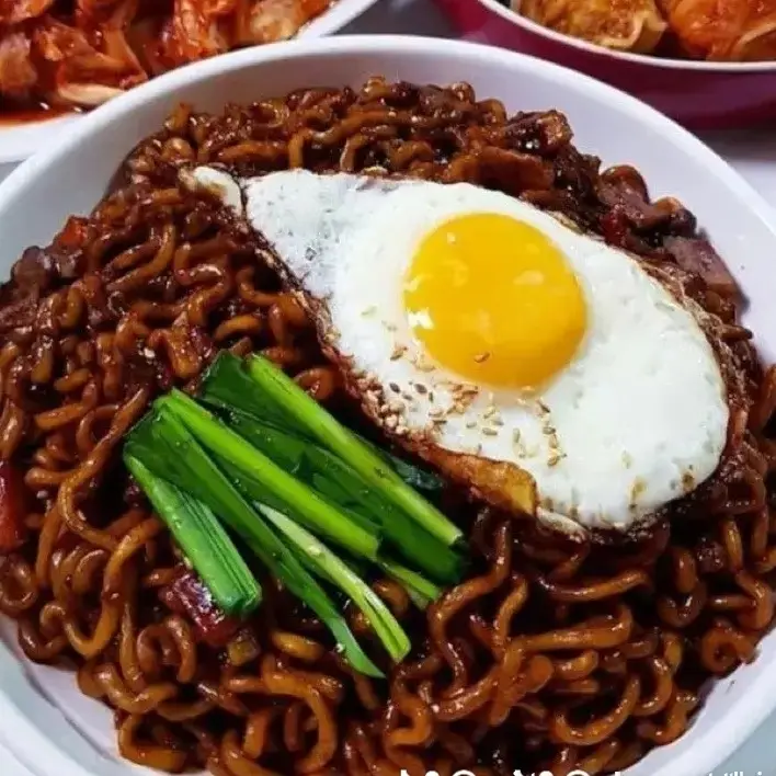 Hình ảnh Mì trộn tiêu đen 1C tôm tempura+1 trứng chiên 