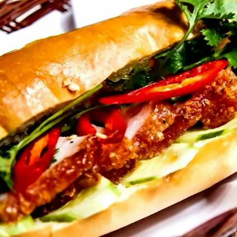 Hình ảnh Combo 1 Bánh Mì Heo Quay - 1 Trà Tắc Thơm Ngon