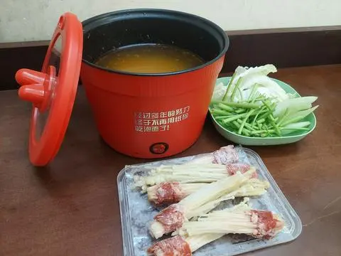 Hình ảnh Lẩu bò cuộn 1 người (có đông trùng)