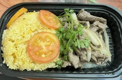 Hình ảnh cơm chiên bò xào hành tây