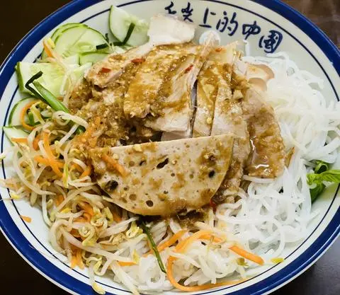 Hình ảnh Bún Mắm Nêm Thịt Luộc Chả