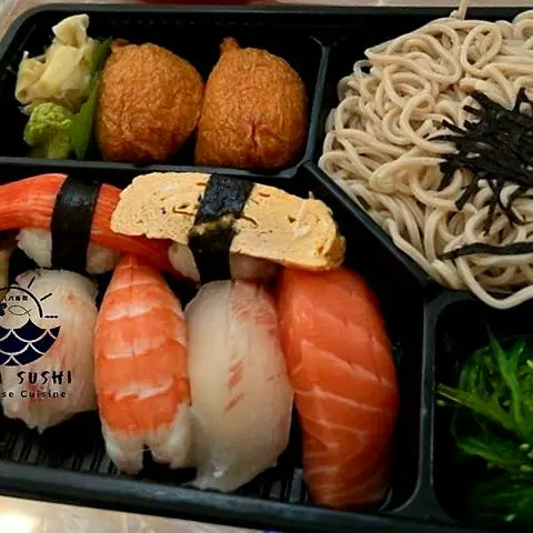 Hình ảnh combo mì lạnh.  7 miếng sushi hàng ngày, rong biển , inari 