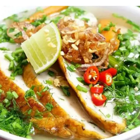 Hình ảnh bánh canh chả cá trứng cút