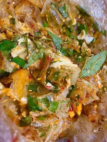Hình ảnh Bánh tráng trộn muối sặc sốt tắc mỡ hành