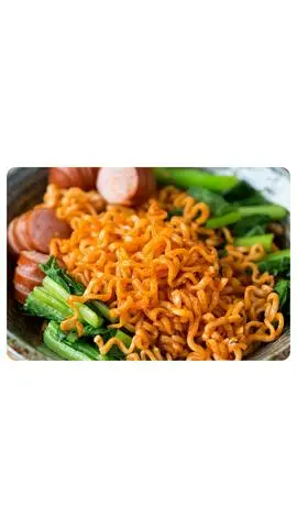 Hình ảnh Mì xào xúc xích Đức