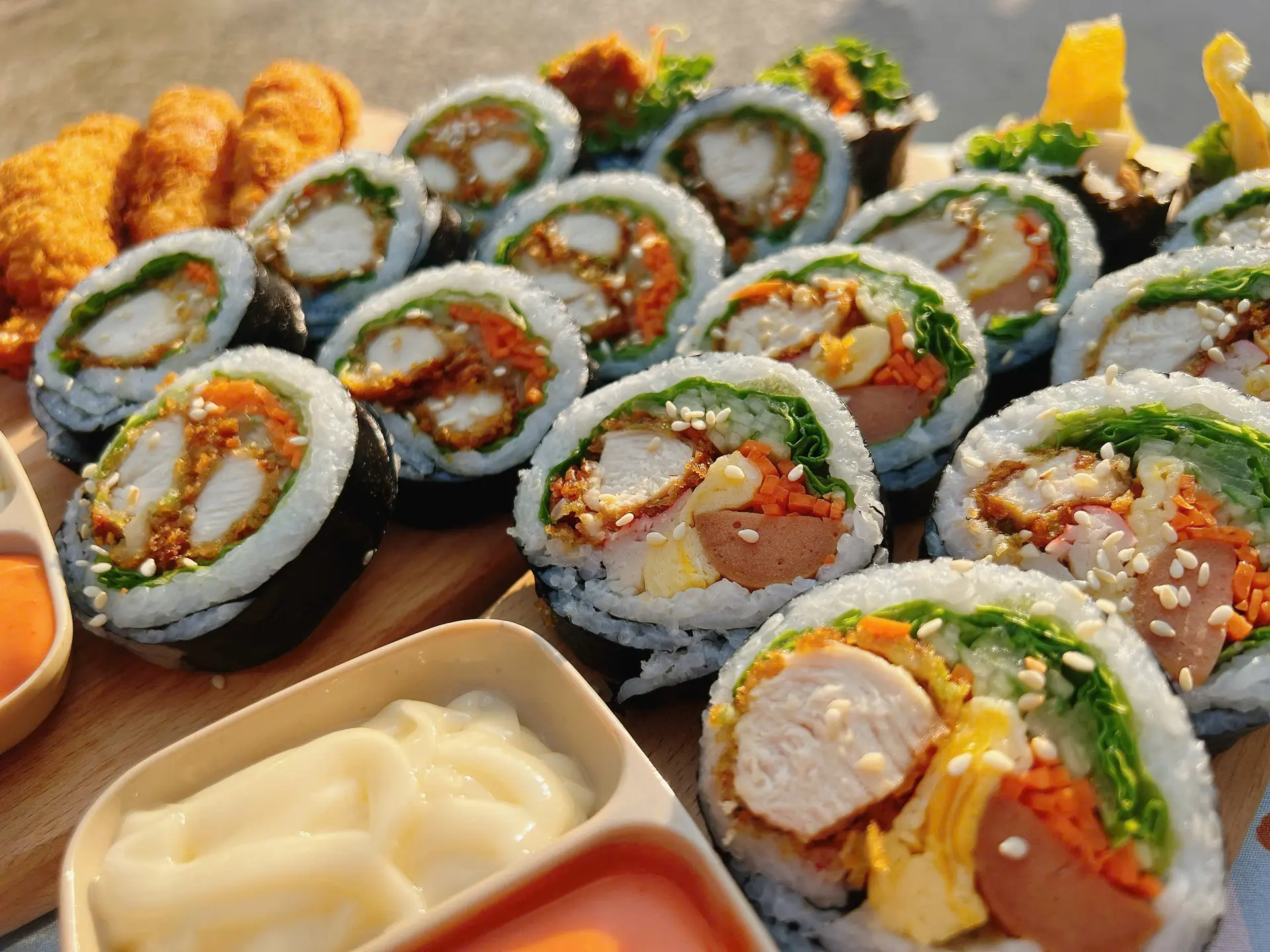 Hình ảnh kimbap thập cẩm