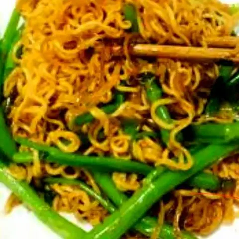 Hình ảnh Mì Xào + Cá Viên + Chả HQ