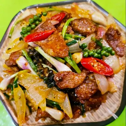 Hình ảnh Vú heo chiên nước mắm