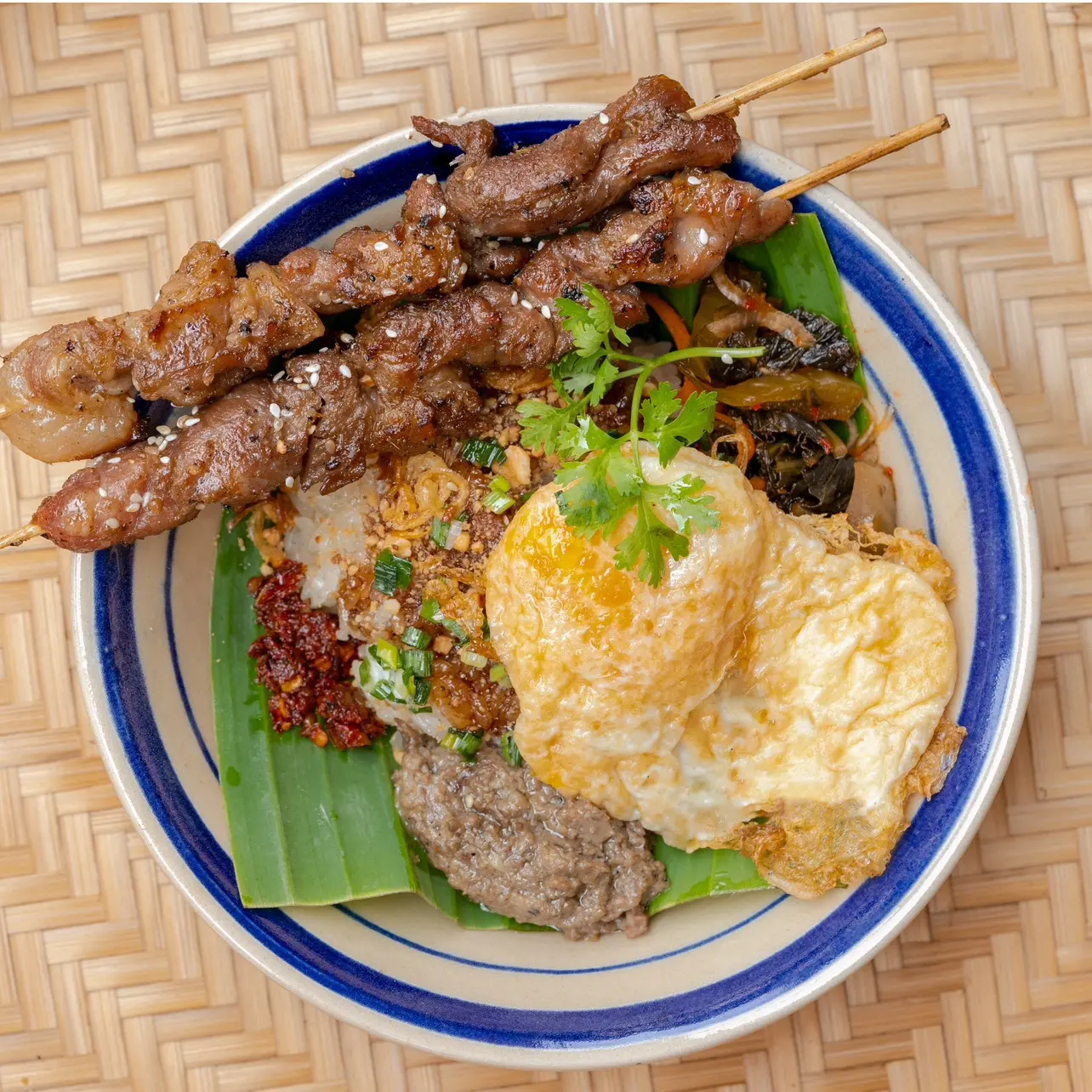 Hình ảnh Xôi 2 Xiên Nướng Ốp Đào Pate