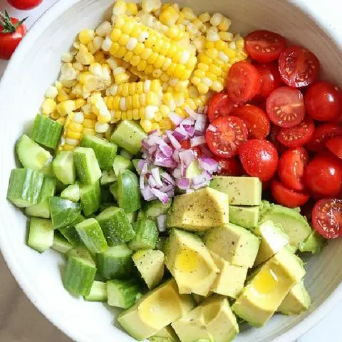 Hình ảnh salad bắp ( bắp , bơ, dưa leo, cà chua )