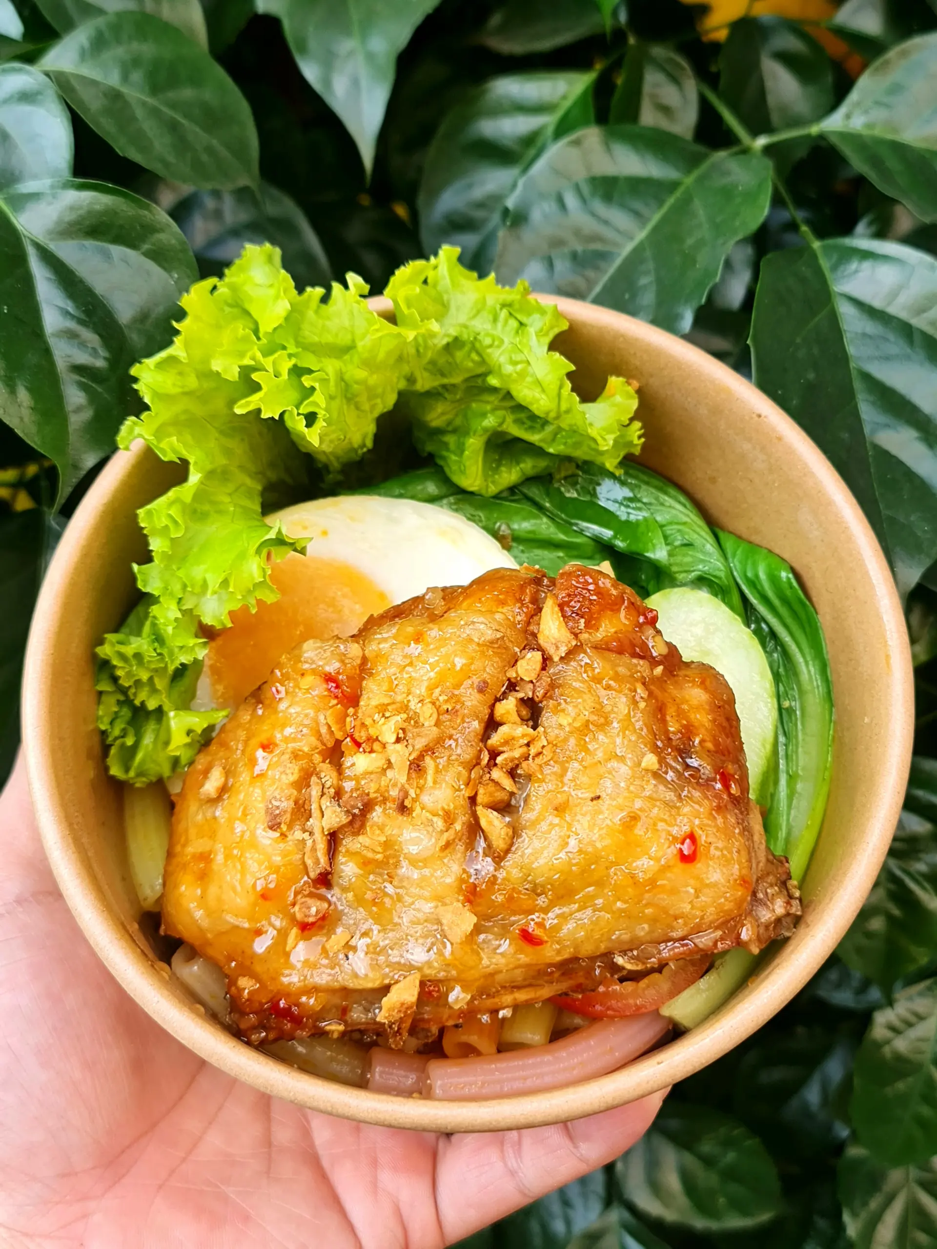 Hình ảnh Nui Trộn Gà Mắm Tỏi