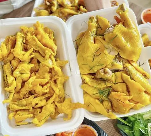Hình ảnh Combo Nửa con gà ủ muối - 0.5kg Chân gà ủ muối rút xương